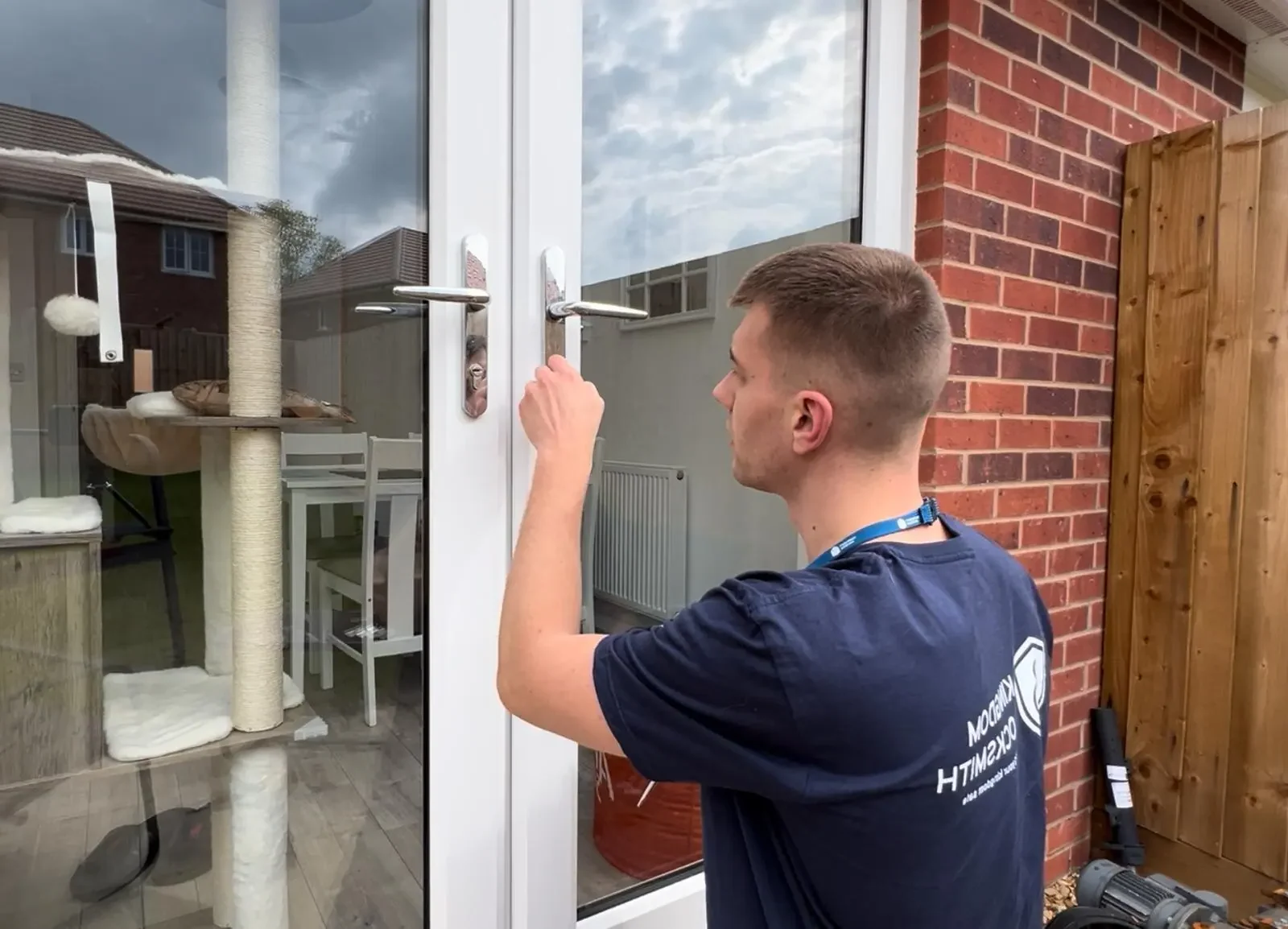 Kingdom Locksmith engineer in Coventry